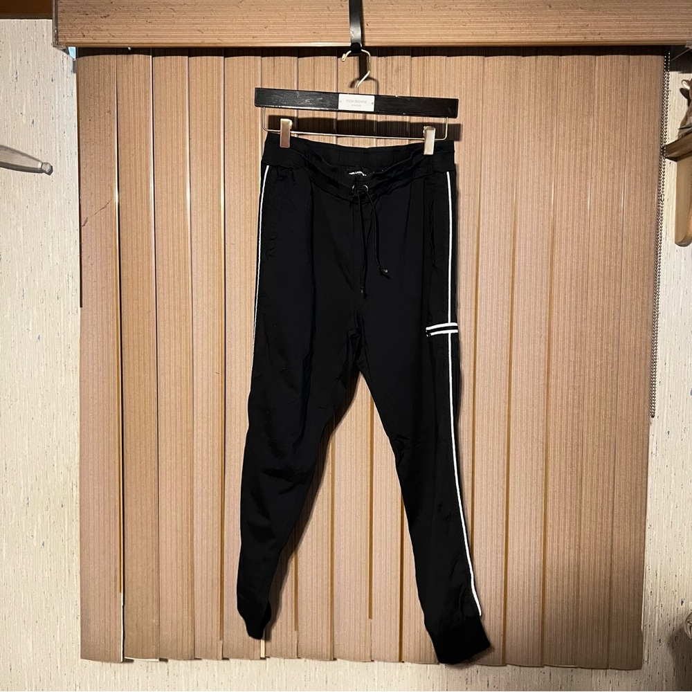Karl Lagerfeld Men’s Size Medium Reflective Sweatpants in 92% Nylon 8% Spandex